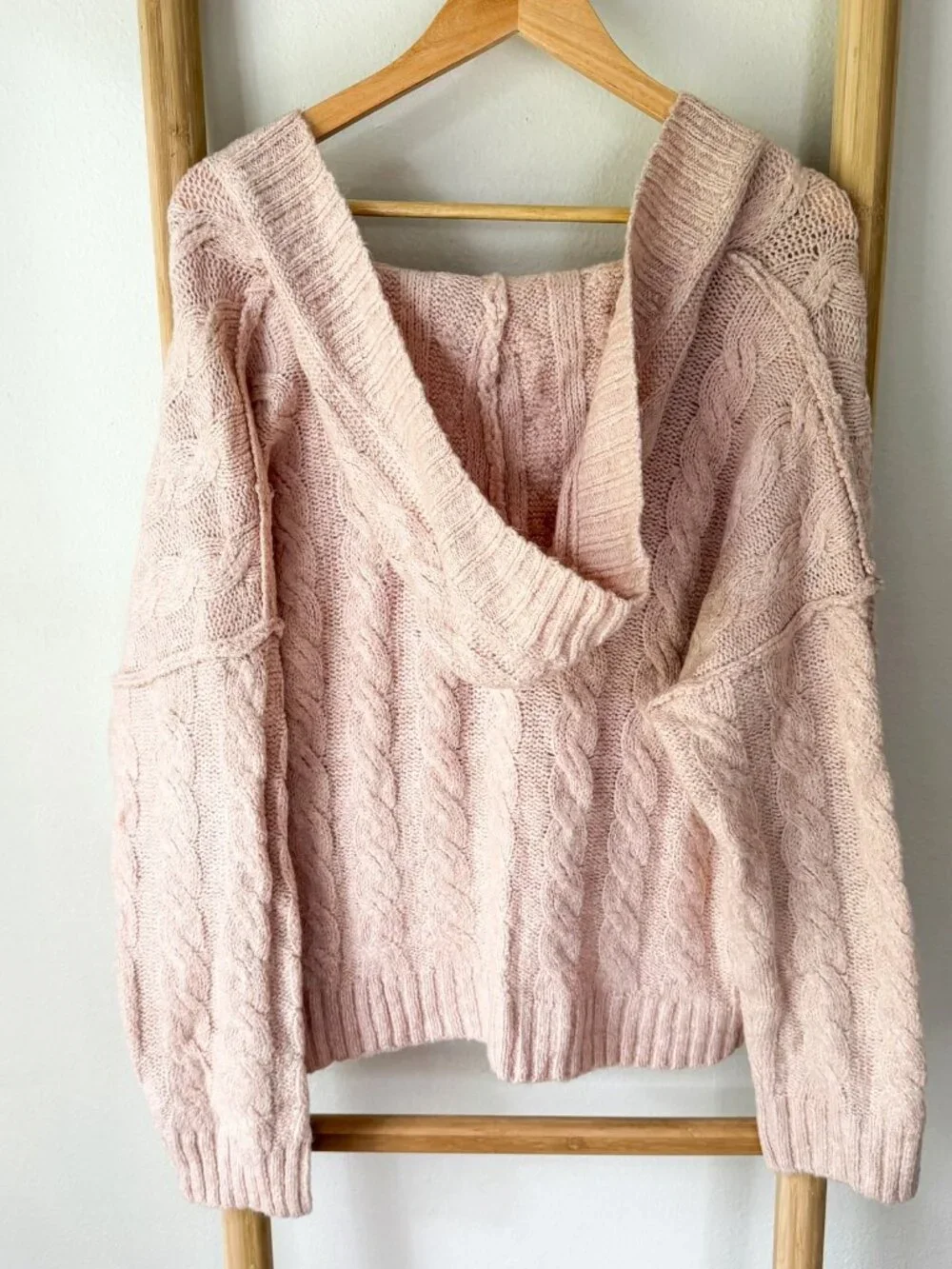 American Eagle Pink Cable Knit Sweater V Neck Chunky Hooded Cozy Size Medium - Picture 4 of 5